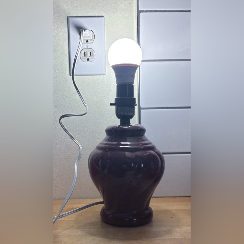 Vintage Oxblood Red Ceramic Table Lamp Mid Century MCM Cottage Goth Dark Romance - Picture 8 of 9